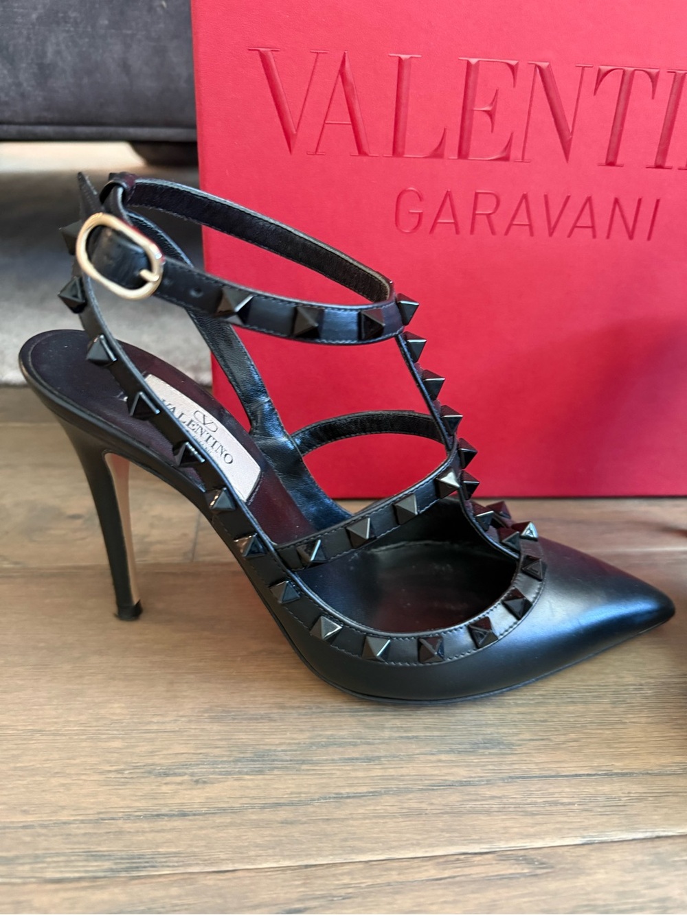 Worn 1x Valentino Black stud Leather Rockstud T-Strap Pump shoe sandal 36.5